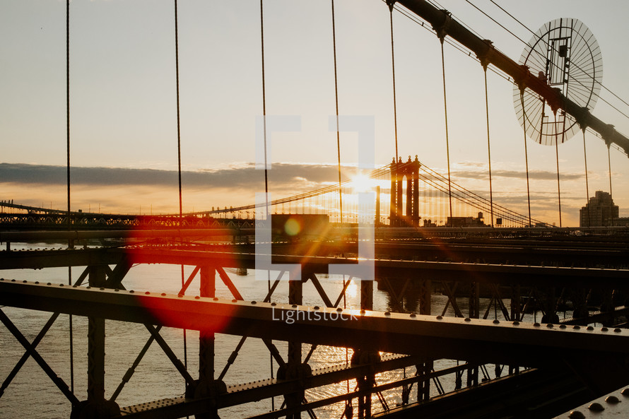Manhattan bridge at sunrise in NYC