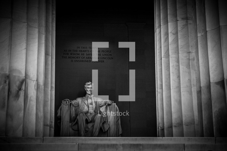 Lincoln statue in the Lincoln Memorial 