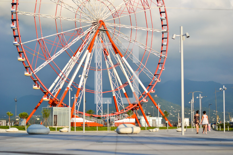 The ferris wheel on the coastline