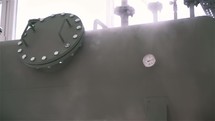 Hot Steam escapes from the pressure vessel, production equipment failure
