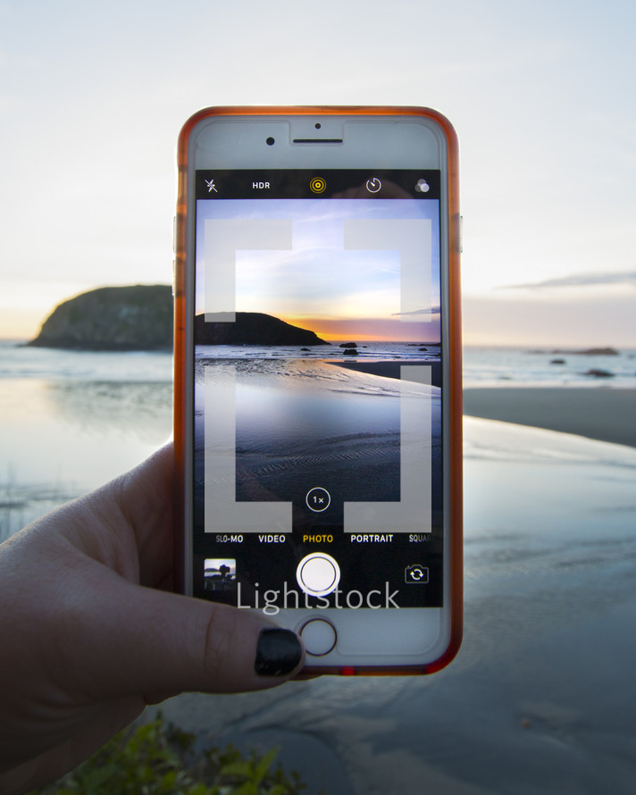 taking a picture of Brookings beach at sunset with a cellphone 
