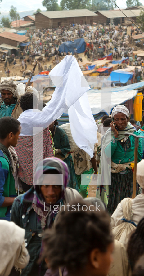 crowds in a market in Ethiopia 