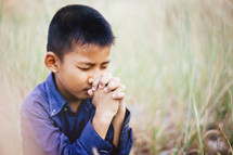 boy praying 