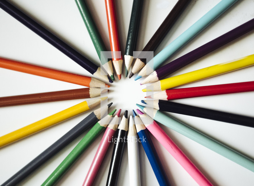 colored pencils in a circle 