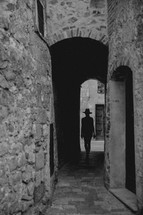 silhouette of a woman walking through the narrow alleys of Italy