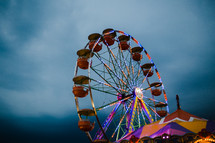 ferris wheel under a cloudy sky