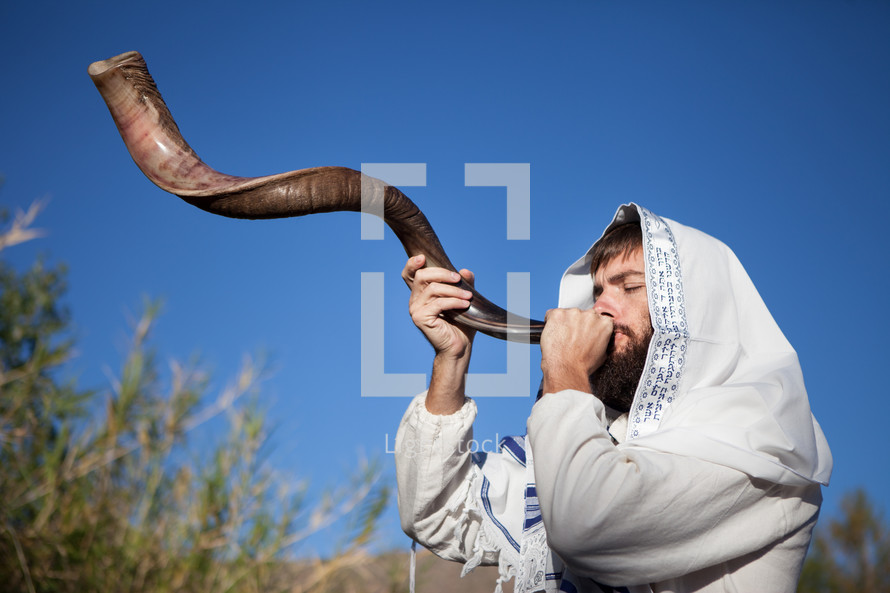 Levitical Priest blowing the Shofar, jewish Bible Character for the Coming King