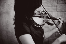 woman playing violin