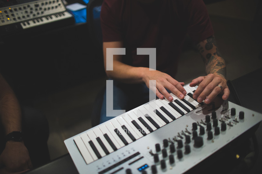 mini keyboard to create music 