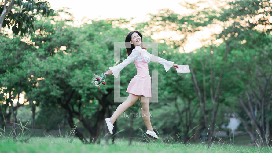 an excited girl with a card and bouquet of flowers 