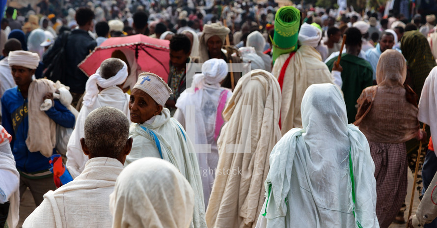 crowded market in Ethiopia 