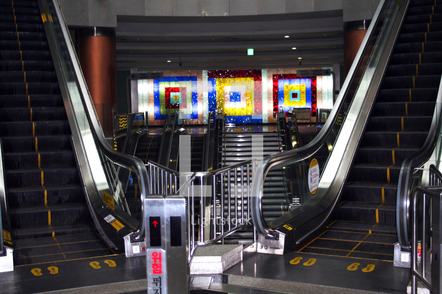 escalators 
