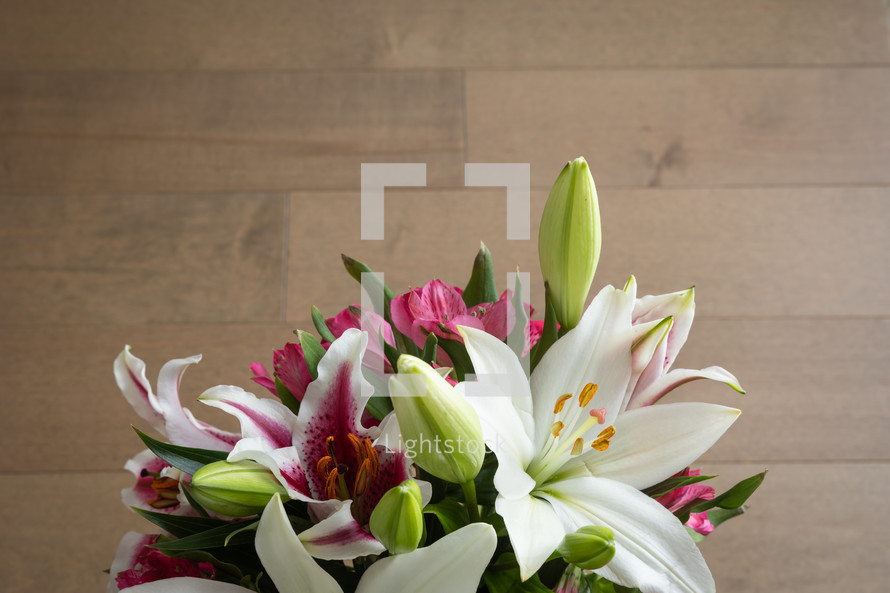 vase of pink and white lilies 