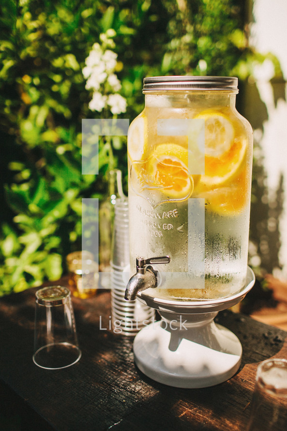 Lemonade jar with tap
