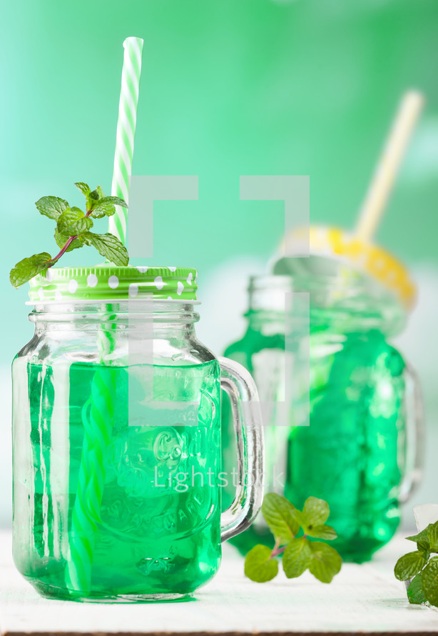 Drink fresh mint with ice