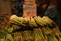 asparagus at a farmers market 