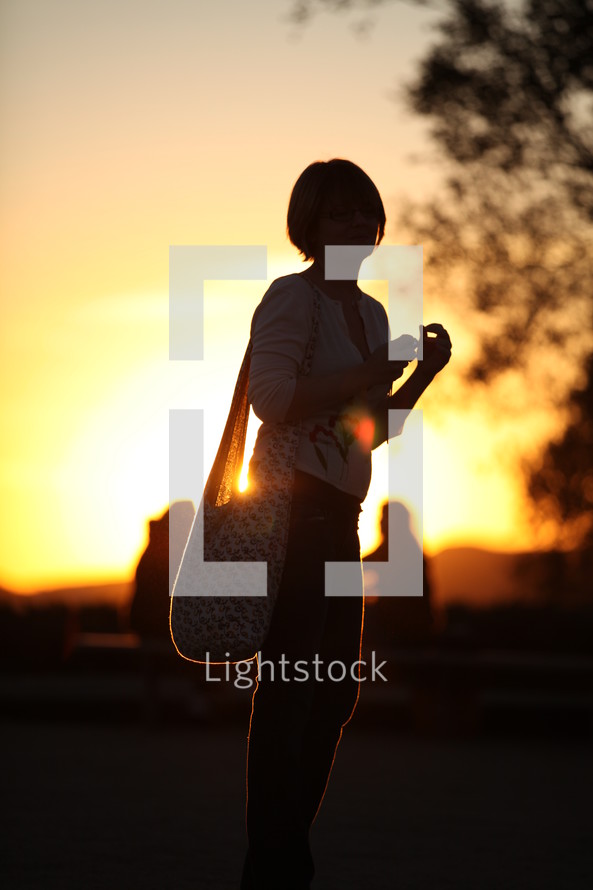 Woman standing in front of a sunburst