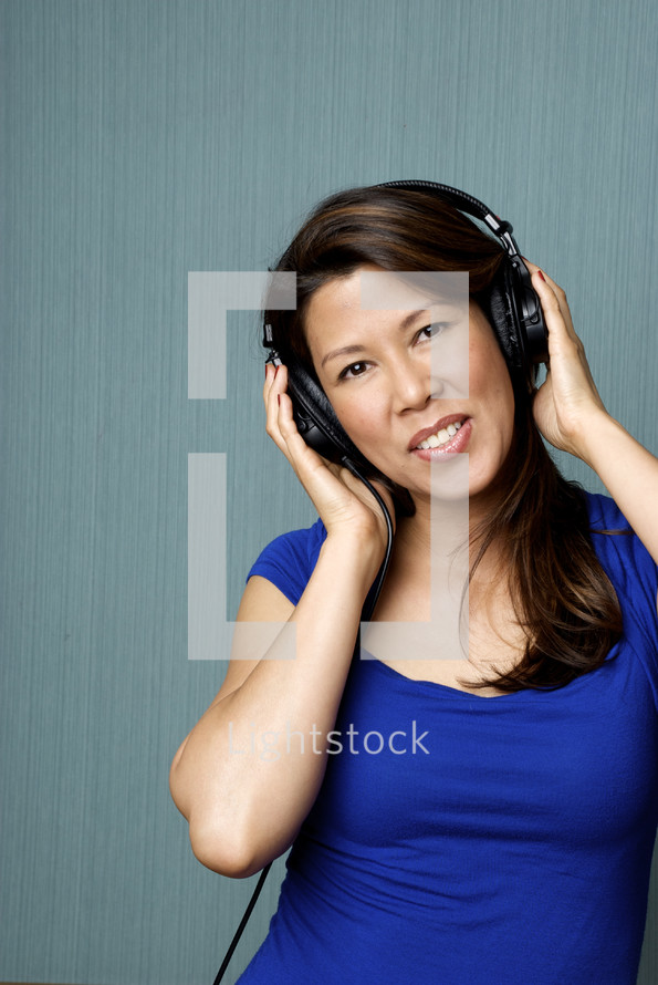 woman and headphones 