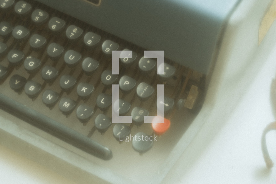 keys on an old typewriter 