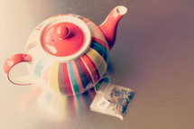 tea pot and tea bag 