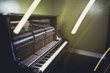 An old piano 