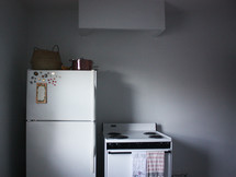 stove and refrigerator 