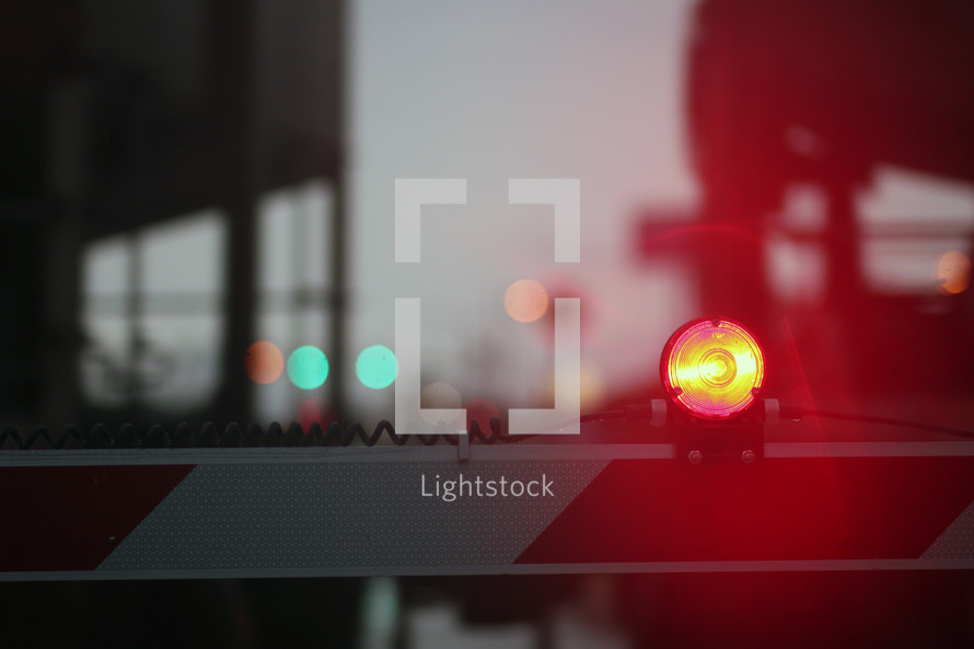 lights on train crossing bars