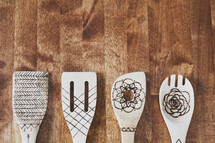 wooden spatulas and cooking tools 