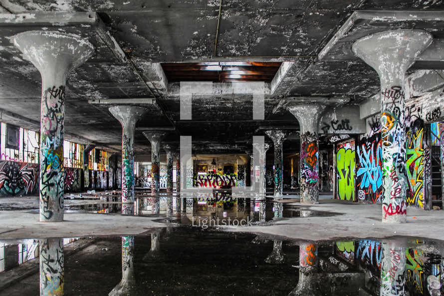 grafitti on columns in an abandoned warehouse 