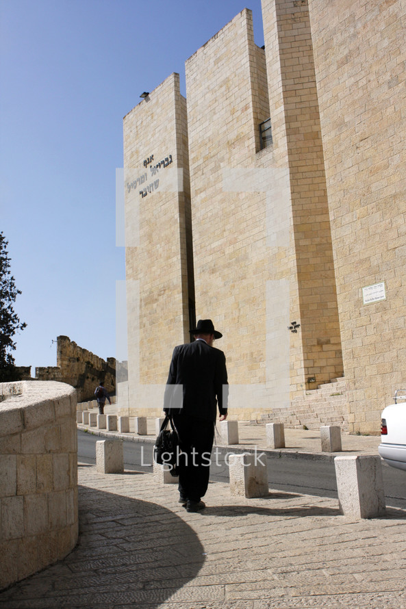 a man walking towards a synagogue 