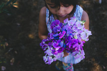 girl child holding picked flowers 