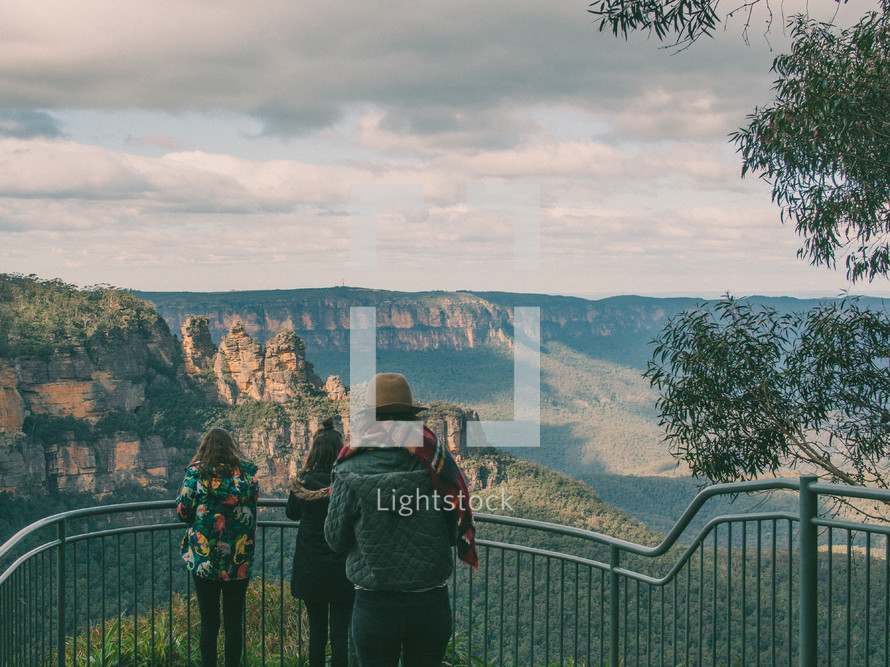people at a viewing site overlooking the Blue Mountains 