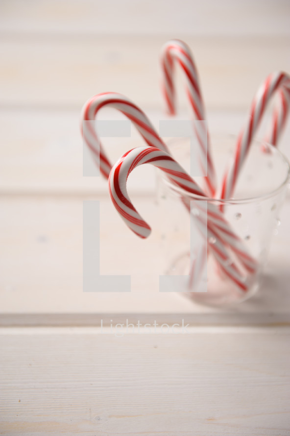 candy canes in a cup 