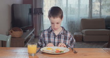 Child nutrition - young boy dosen't like healthy food