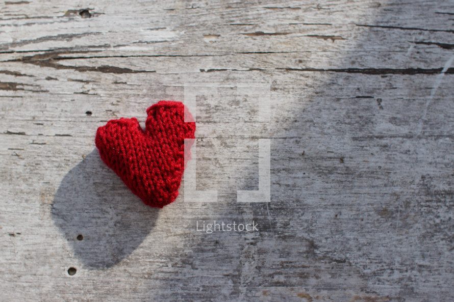 red knit heart 