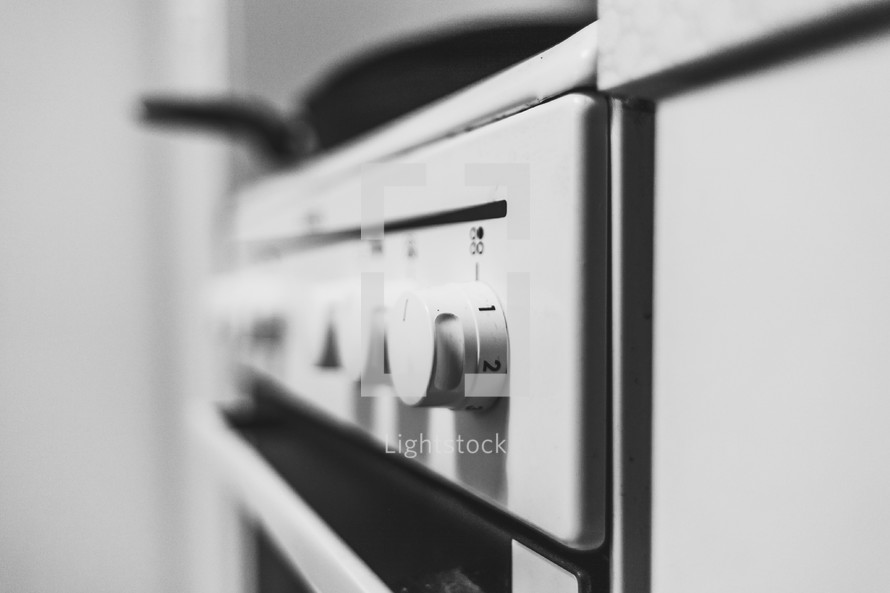knobs on a stove 