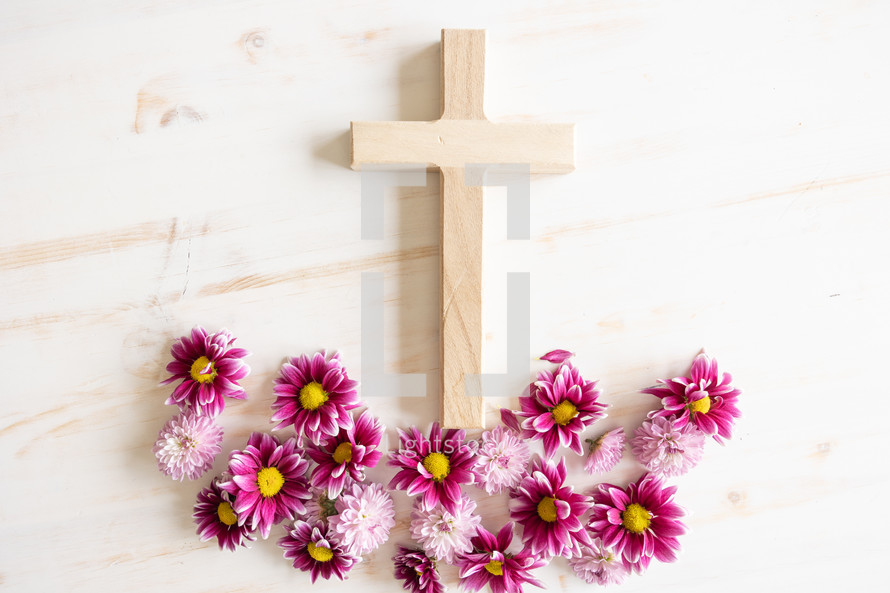 Cross with pink daisy flowers