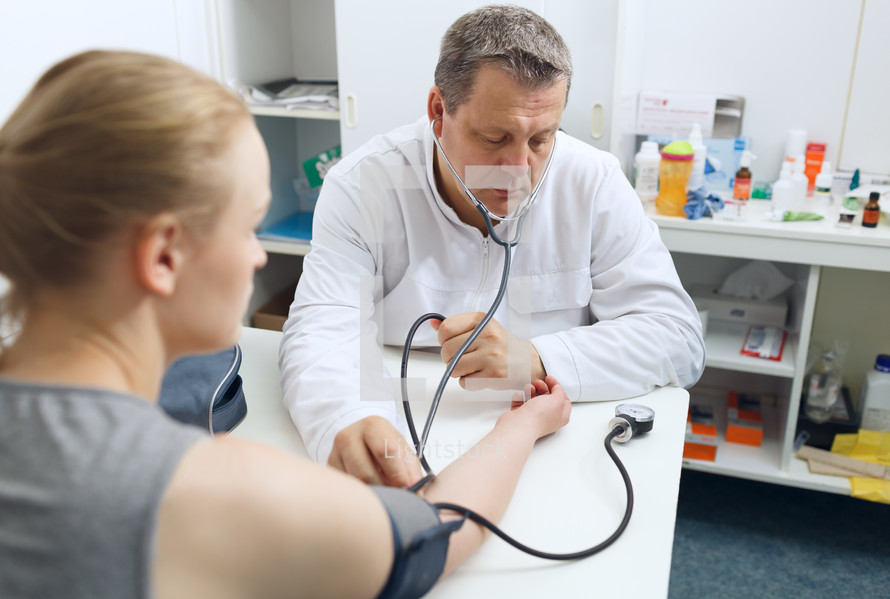 Doctor measures the blood pressure