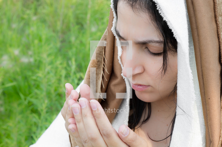 Mary in prayer