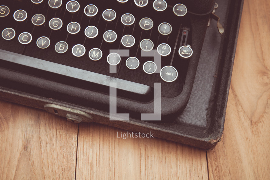 keys on a vintage typewriter 