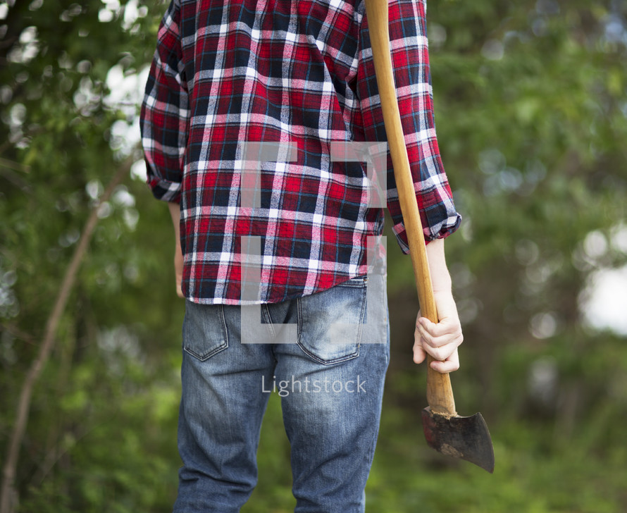 man holding an ax
