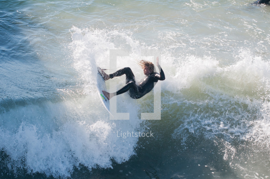 surfer wiping out 