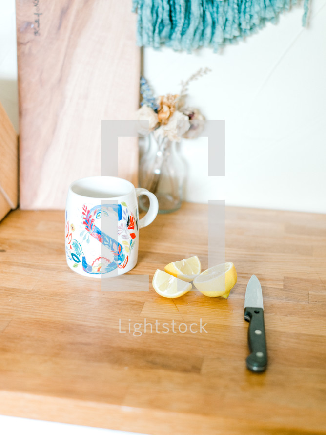 mug and sliced lemons 