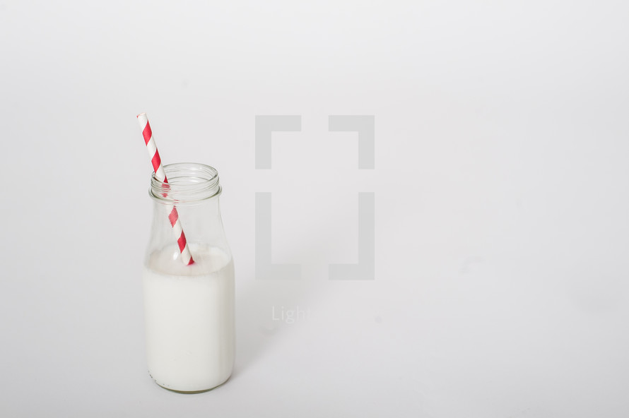 milk and straw 