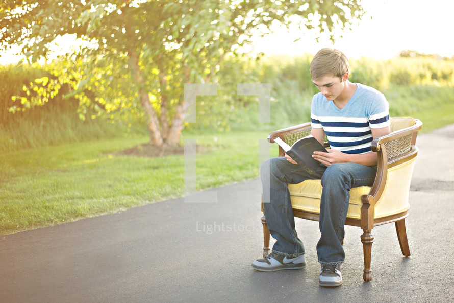 man reading the Santa Biblica 
