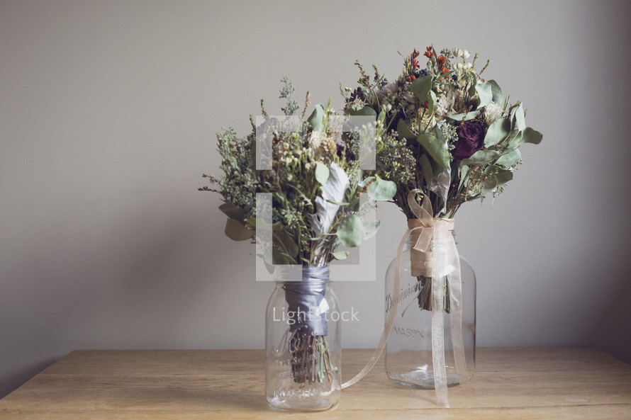 dried flowers bouquets in mason jars 
