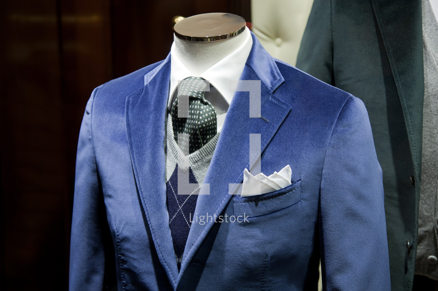 Men's business suit in velvet made by Italian tailors.
