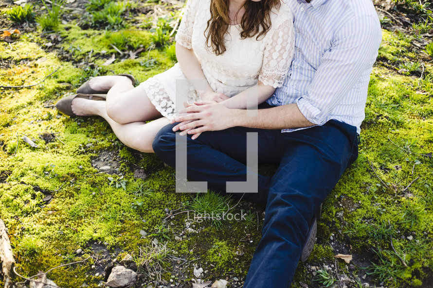 couple sitting on the ground 