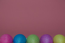 Easter eggs with glitter 