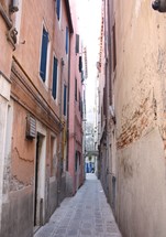 a narrow alley between buildings 